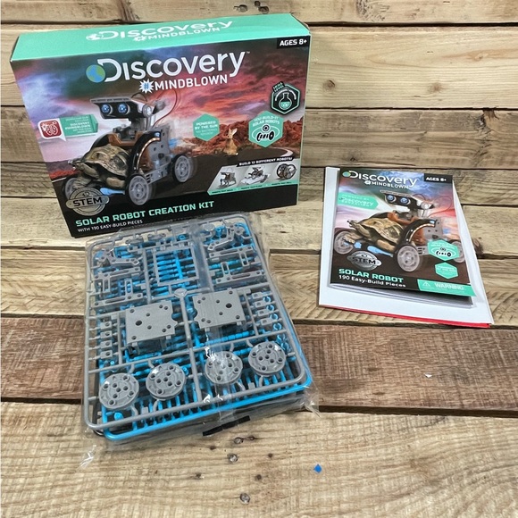 Discovery Mindblown 12 in 1 Solar Robot STEM 190 Piece Science Tech Creation Kit - Picture 13 of 13